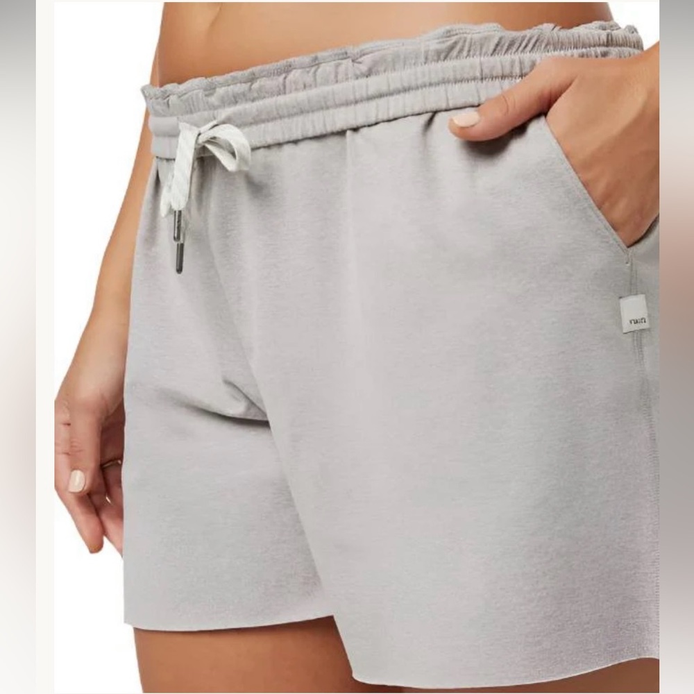 Vuori Womens Boyfriend Short - NWT - Size L - Soft Peweter Heather